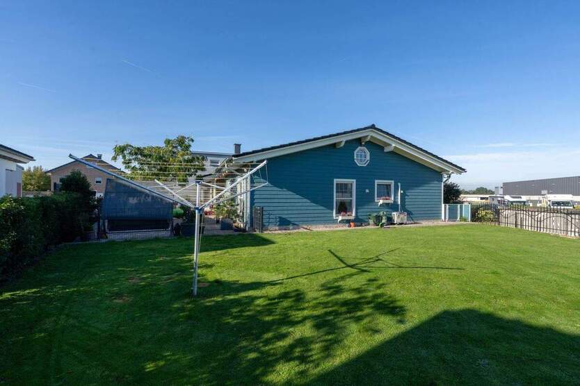 Ein lichtdurchfluteter Bungalow mit Gewerbehalle für die ganze Familie in Top-Wohnlage von Bork zimmer