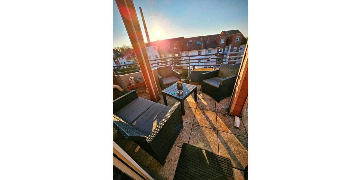 Schöne Dachgeschosswohnung mit großen Balkon 2 zimmer