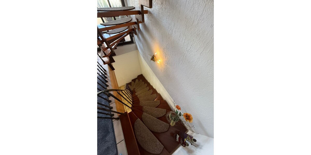 Freistehendes Zweifamilienhaus mit großem Garten in ruhiger Lage von Lünen 8 zimmer