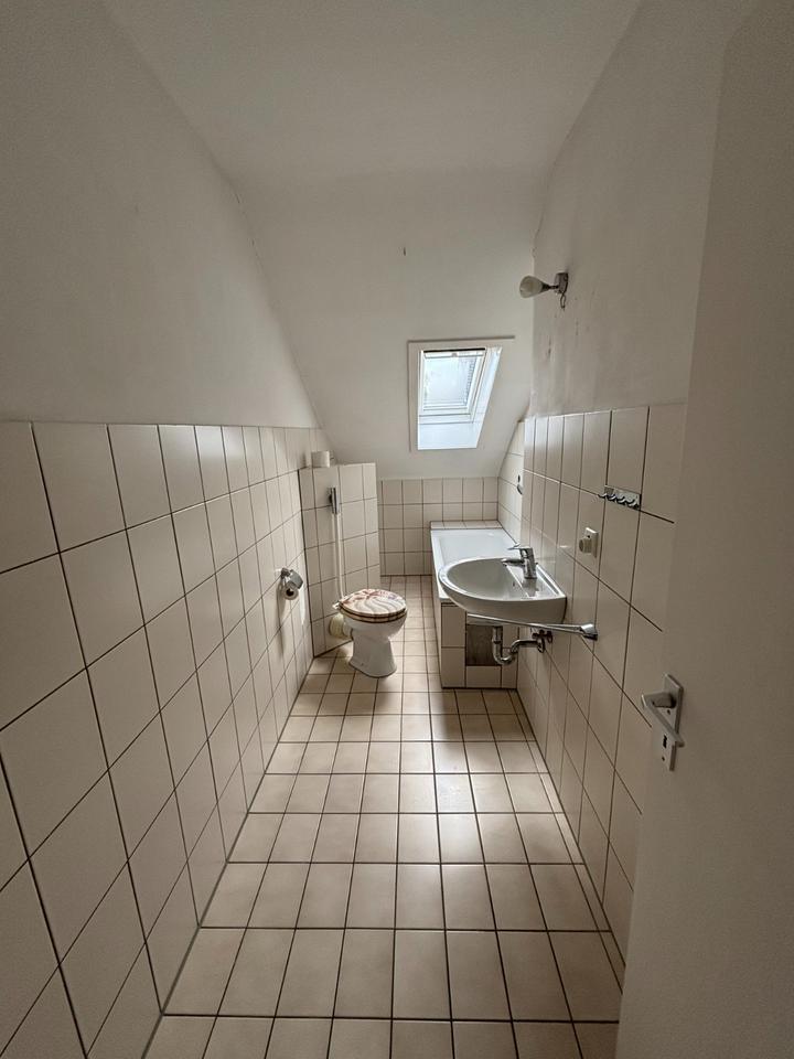 Zwei Zimmer- Wohnung im Dachgeschoss zimmer