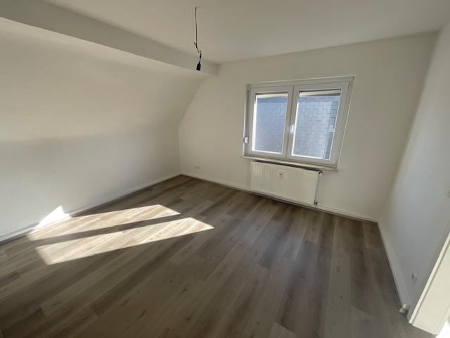 Dachgeschoßwohnung Essen Stadtbezirk IV - 3 Zimmer, 80 m&sup2;, 639&euro; | Angebot:26252906