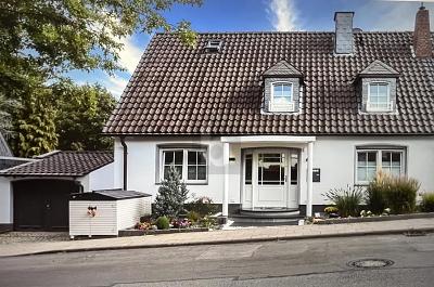 LUXURIÖSES TRAUMHAUS MIT POOL - Reihenendhaus Essen Stadtbezirk II | Angebot:26061963
