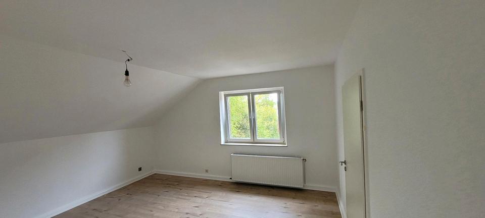 Dachgeschoßwohnung Essen Stadtbezirk VIII - 2 Zimmer, 38 m&sup2;, 380&euro; | Angebot:26296364