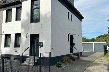 2 Familienhaus mit großen Garten und Grundstück zimmer