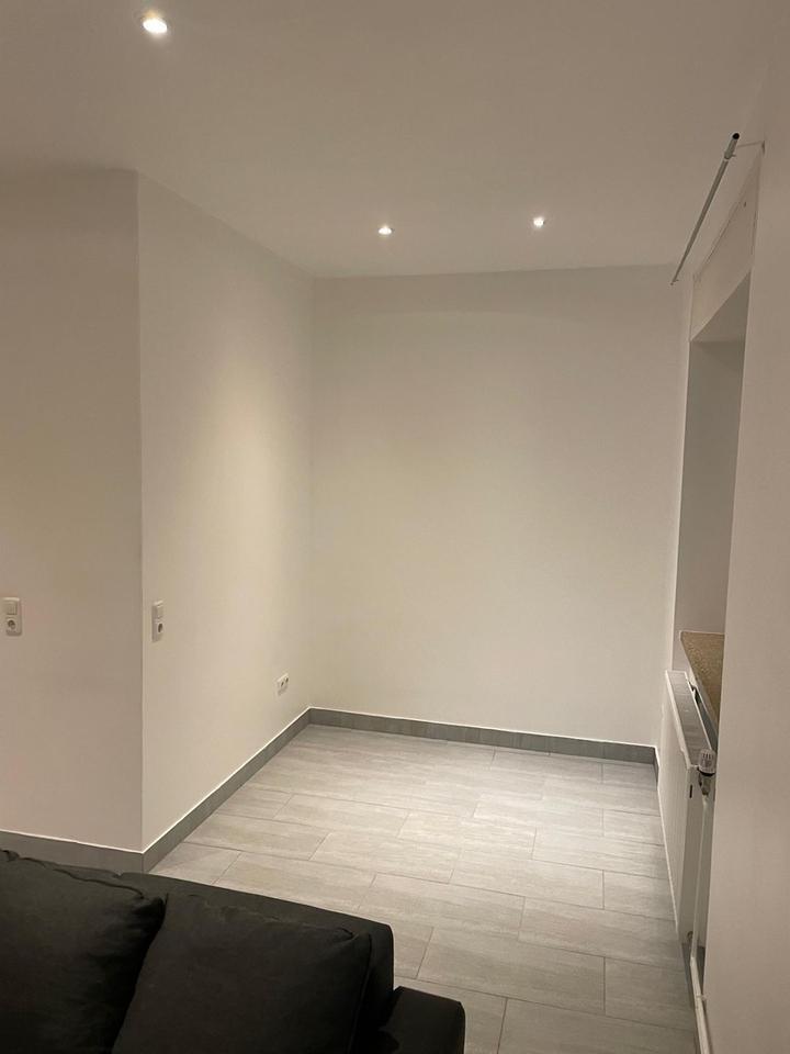 ***Do-Gerichtsviertel, komplett renovierte helle 1,5-Zimmerwohnung mit Einbauküche***