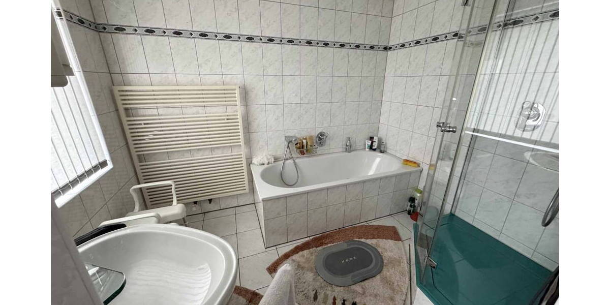 GEPFLEGTES MEHRFAMILIENHAUS MIT SCHÖNEM GARTEN IN DER MENGEDER HEIDE 1 zimmer