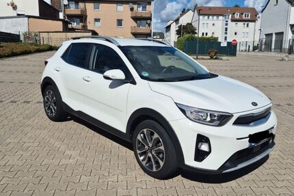 Kia Stonic 28.000 km 14.700 € Essen 45239