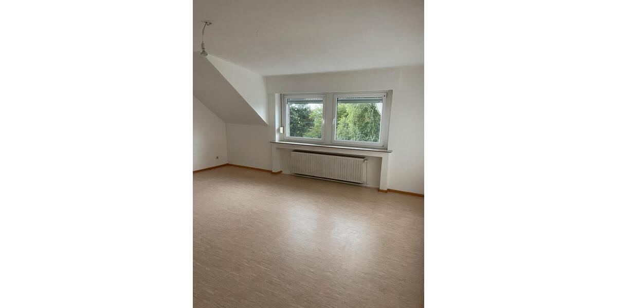 Dachgeschoßwohnung Oberhausen Rothebusch - 3 Zimmer, 92 m&sup2;, 900&euro; | Angebot:26256389