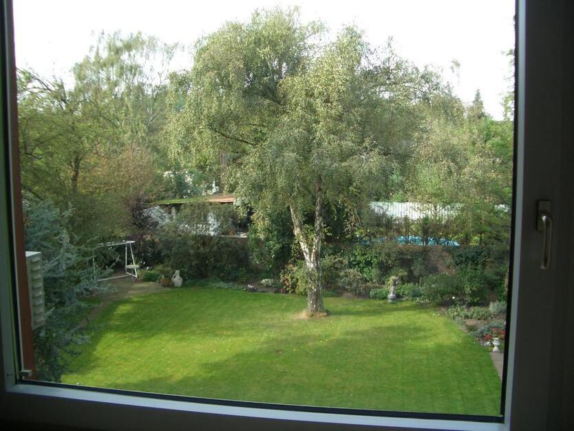 kernsanierte Altbauwohnung im 1.OG zimmer