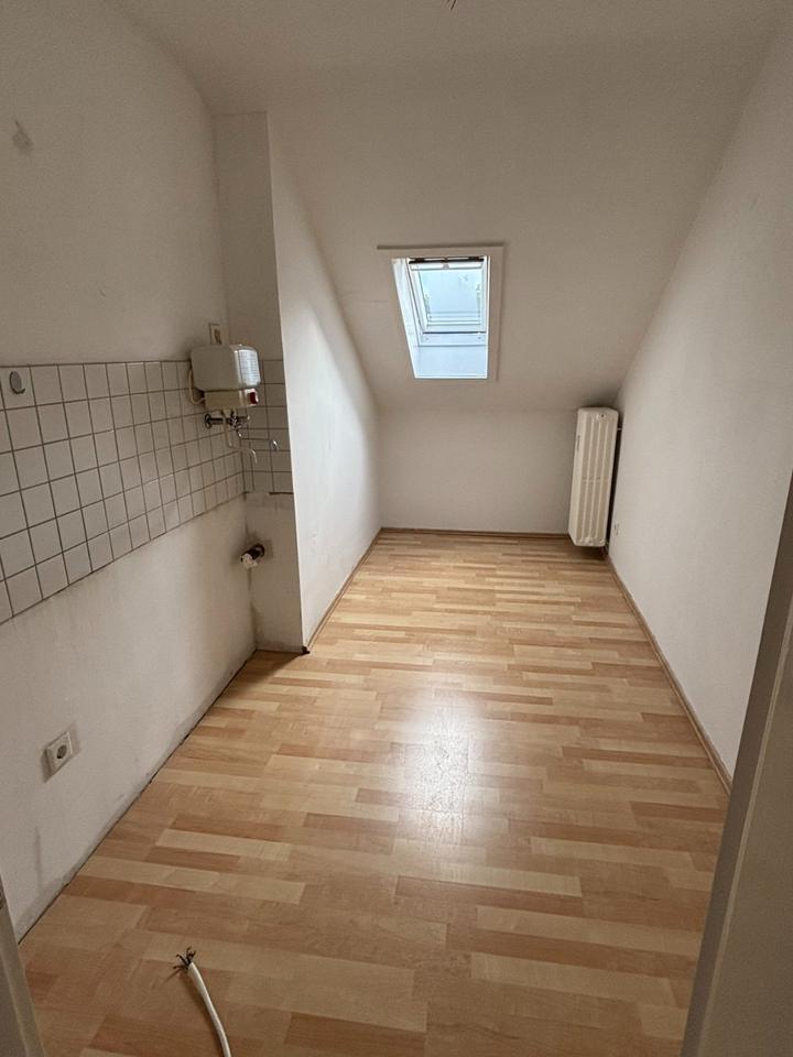 Zwei Zimmer- Wohnung im Dachgeschoss zimmer