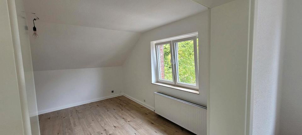 Dachgeschoßwohnung Essen Stadtbezirk VIII - 2 Zimmer, 38 m&sup2;, 380&euro; | Angebot:26296364