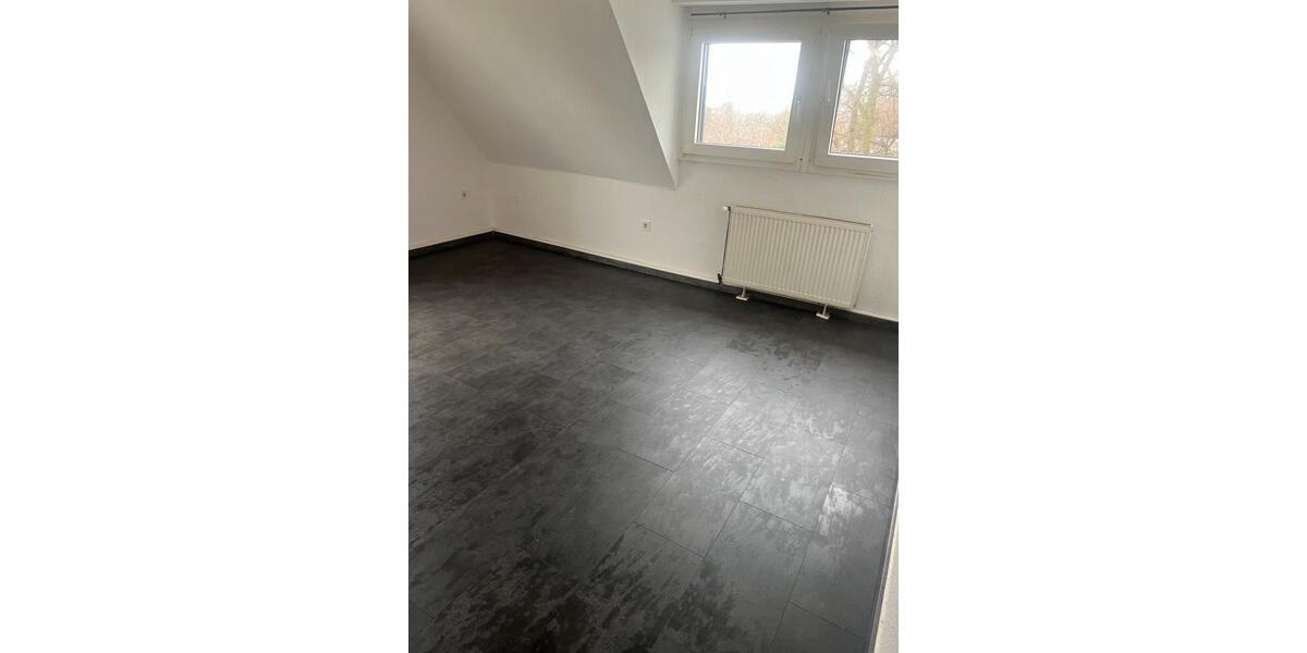 Dachgeschoßwohnung Oberhausen Biefang - 3.5 Zimmer, 78 m&sup2;, 750&euro; | Angebot:24429674
