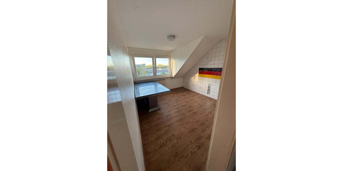 Dachgeschoßwohnung Essen Stadtbezirk V - 2 Zimmer, 70 m&sup2;, 750&euro; | Angebot:26301677