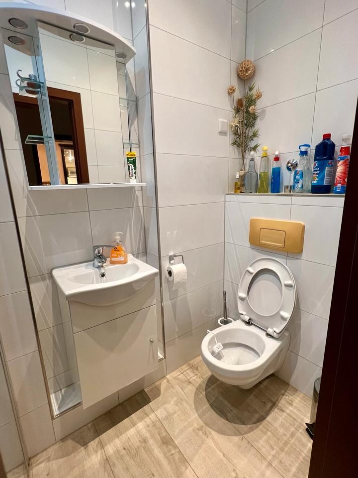 Top gepflegte Doppelhaushälfte mit ausgebautem Dachboden & Keller zimmer