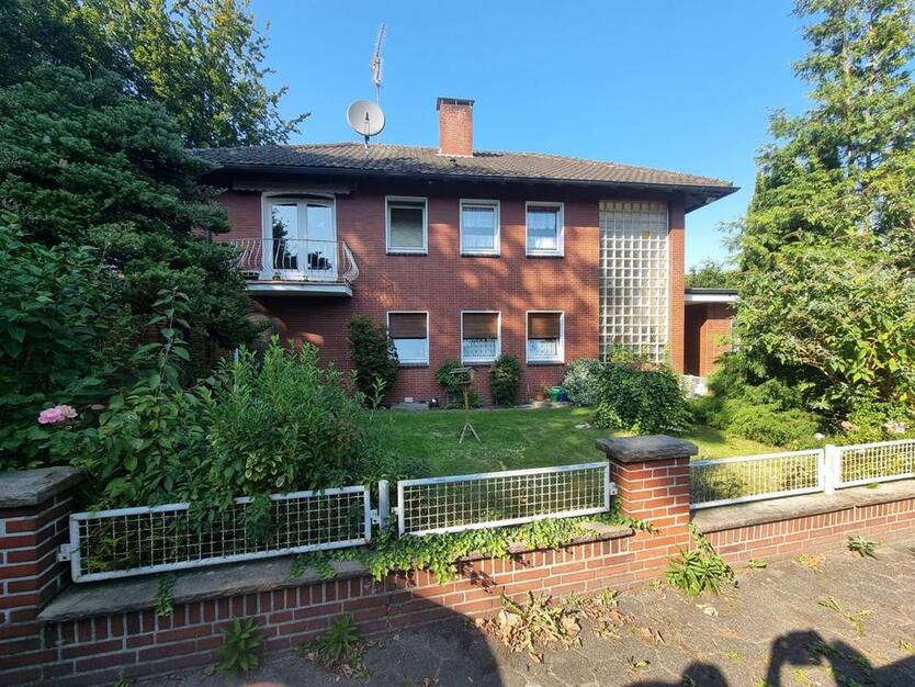 Wohnhaus mit aktuell zwei Wohnungen, einem Gästezimmer und Keller zimmer