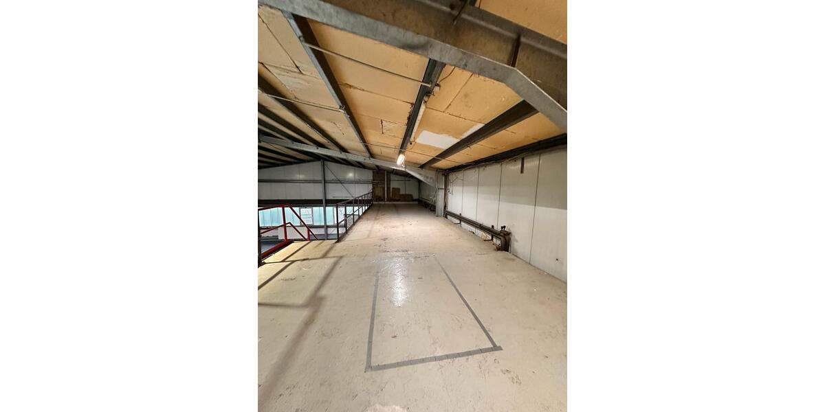 Zwei Gewerbehallen (ehem. Kfz-Werkstatt) in Dorsten-Wulfen zimmer