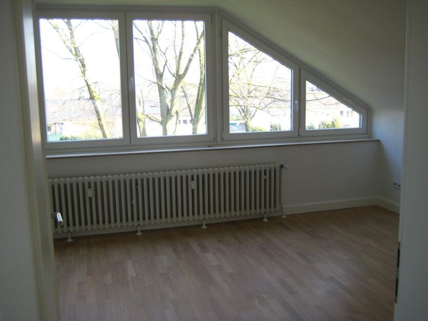 Provisionsfrei* Mehrfamilienhaus, 4 WE in Top Lage, EG 93 qm mit Garten u. Garage frei