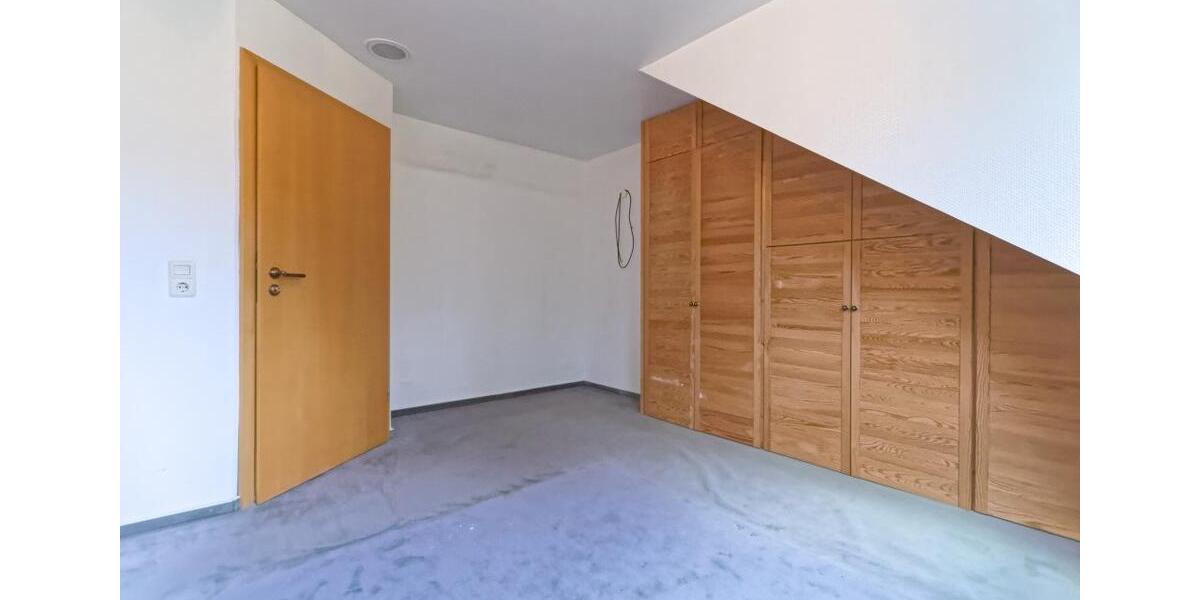 Dachgeschoßwohnung Oberhausen Biefang - 4 Zimmer, 96 m&sup2;, 239.000&euro; | Angebot:26940519