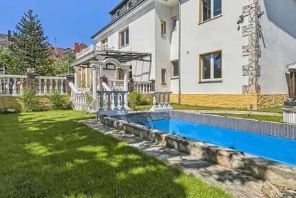 Haus zum Kaufen in Recklinghausen 1.200.000 € 471 m² 11 zimmer