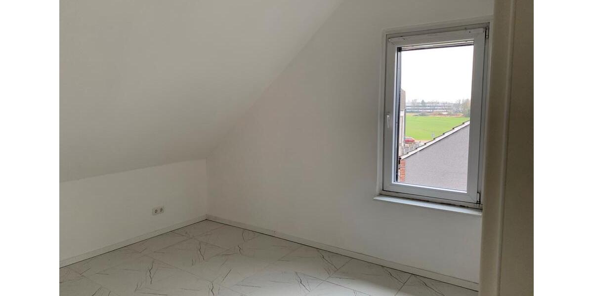 Dachgeschoßwohnung Mülheim an der Ruhr Rechtsruhr-Nord - 3.5 Zimmer, 85 m&sup2;, 850&euro; | Angebot:26120917