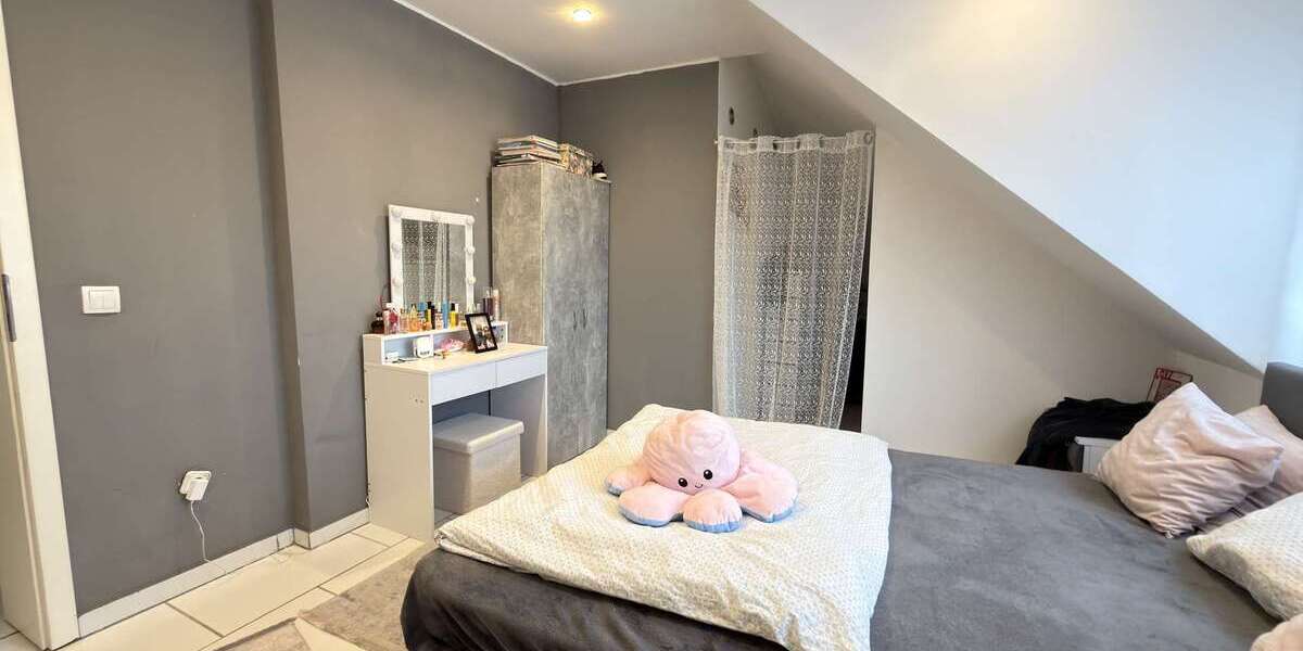 Modernisiertes 3-Parteienhaus mit Maisonette und Gartenanteil nahe Centro - Mehrfamilienhaus, Wohnhaus Oberhausen Osterfeld | Angebot:26835909