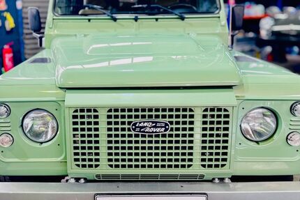 Land Rover Defender 41.987 km 74.800 &euro; Essen 45127