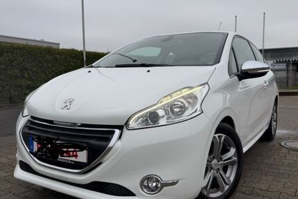 Peugeot 208 78.000 km 6.500 &euro; ESSEN 45326