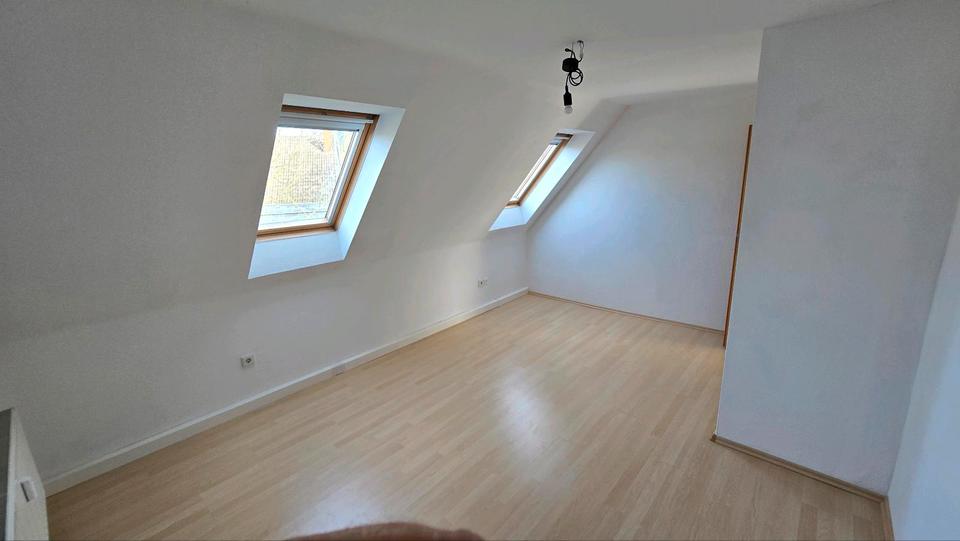 Dachgeschoßwohnung Castrop-Rauxel Deinighausen - 2.5 Zimmer, 64 m&sup2;, 475&euro; | Angebot:25131213