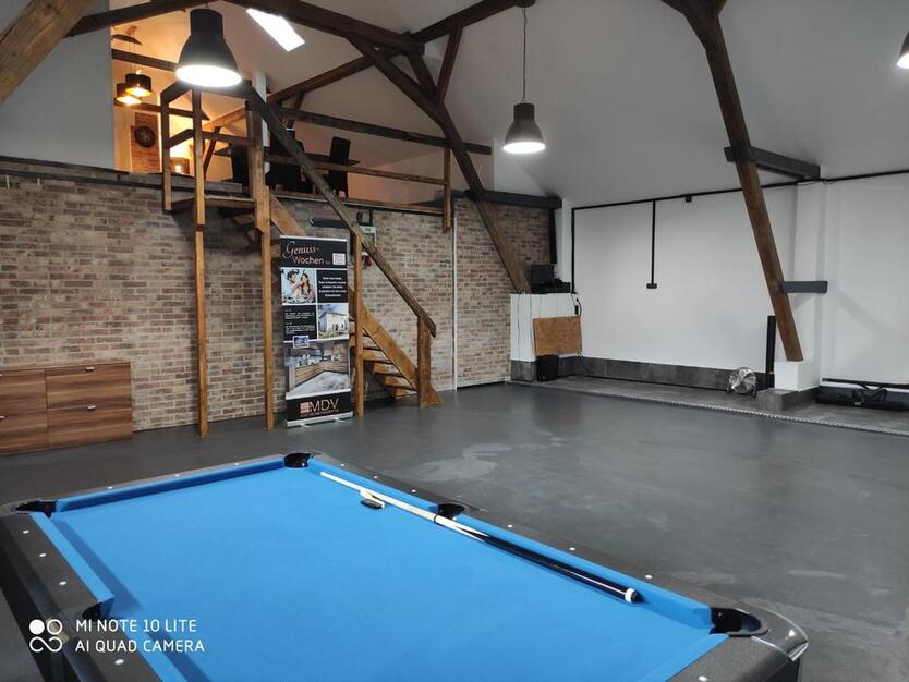 Halle Studio ManCave zimmer