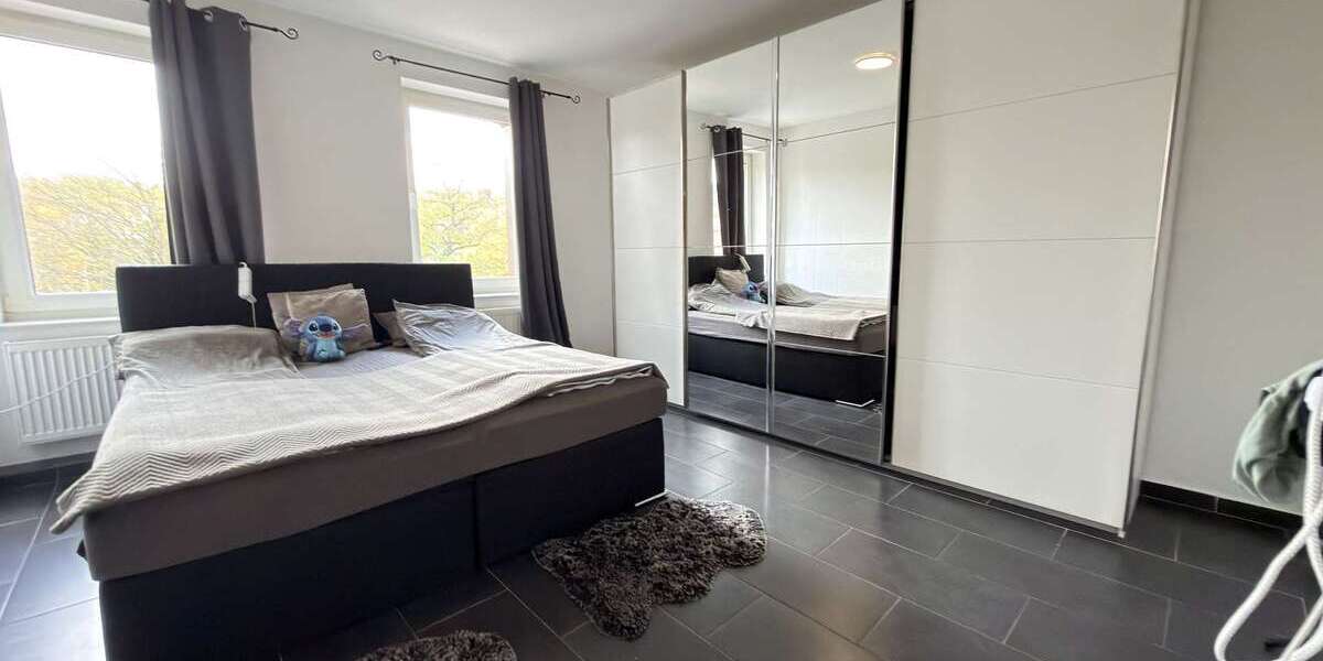 Modernisiertes 3-Parteienhaus mit Maisonette und Gartenanteil nahe Centro - Mehrfamilienhaus, Wohnhaus Oberhausen Osterfeld | Angebot:26835909