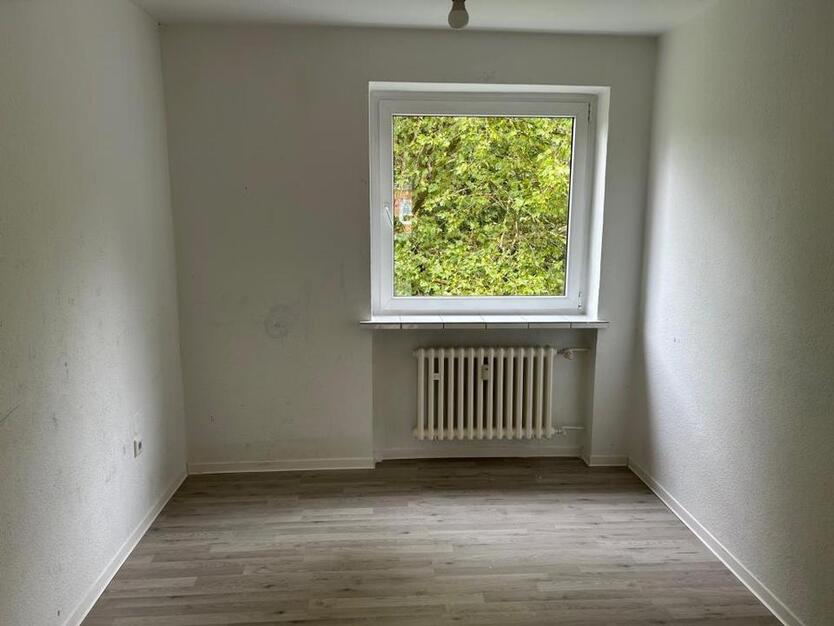 3 Zimmer, Balkon, 2 Obergeschoss in Sackgassenlage zimmer