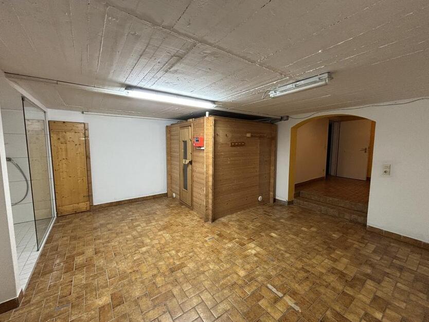 Ein- Zweifamilienhaus + Gewerbeeinheit + Pool - ländliche Lage zimmer