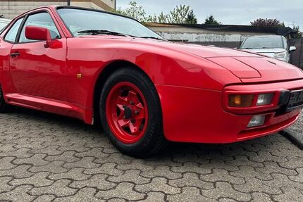 Porsche 944