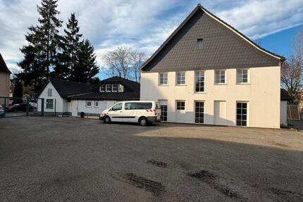 2 Wohnhäuser, Garagen und Werkstatt zur Miete 14 zimmer