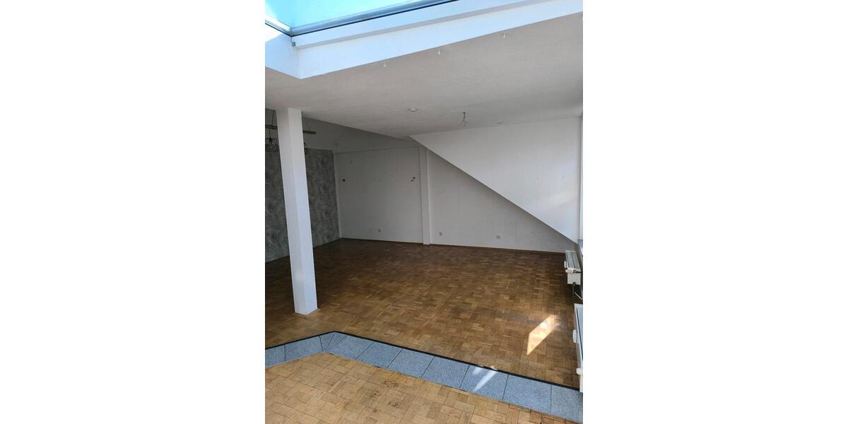 Dachgeschoßwohnung Gelsenkirchen Gelsenkirchen-Nord - 3 Zimmer, 110 m&sup2;, 125.000&euro; | Angebot:26165905