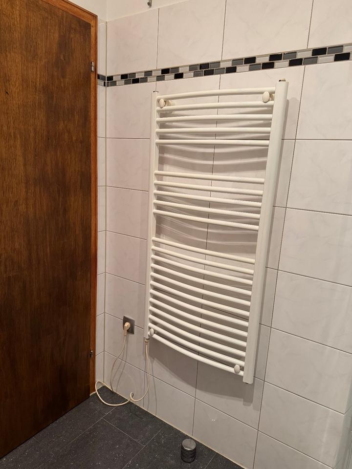 Helle Wohnung mit Balkon und Einbauküche in Mülheim a. d. Ruhr zimmer