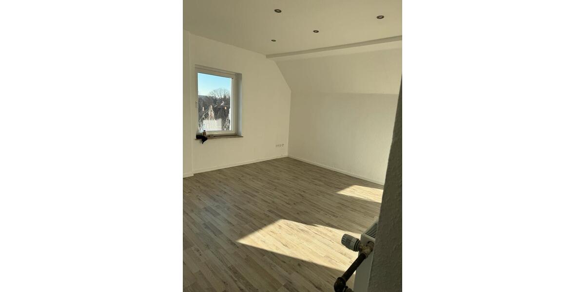 Dachgeschoßwohnung Recklinghausen - 2.5 Zimmer, 63 m&sup2;, 600&euro; | Angebot:25205256