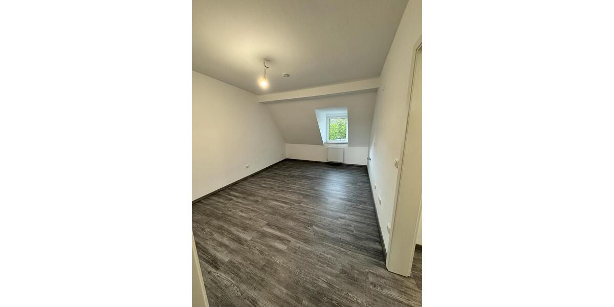 Dachgeschoßwohnung Gelsenkirchen Gelsenkirchen-Mitte - 1 Zimmer, 35 m&sup2;, 280&euro; | Angebot:26311873