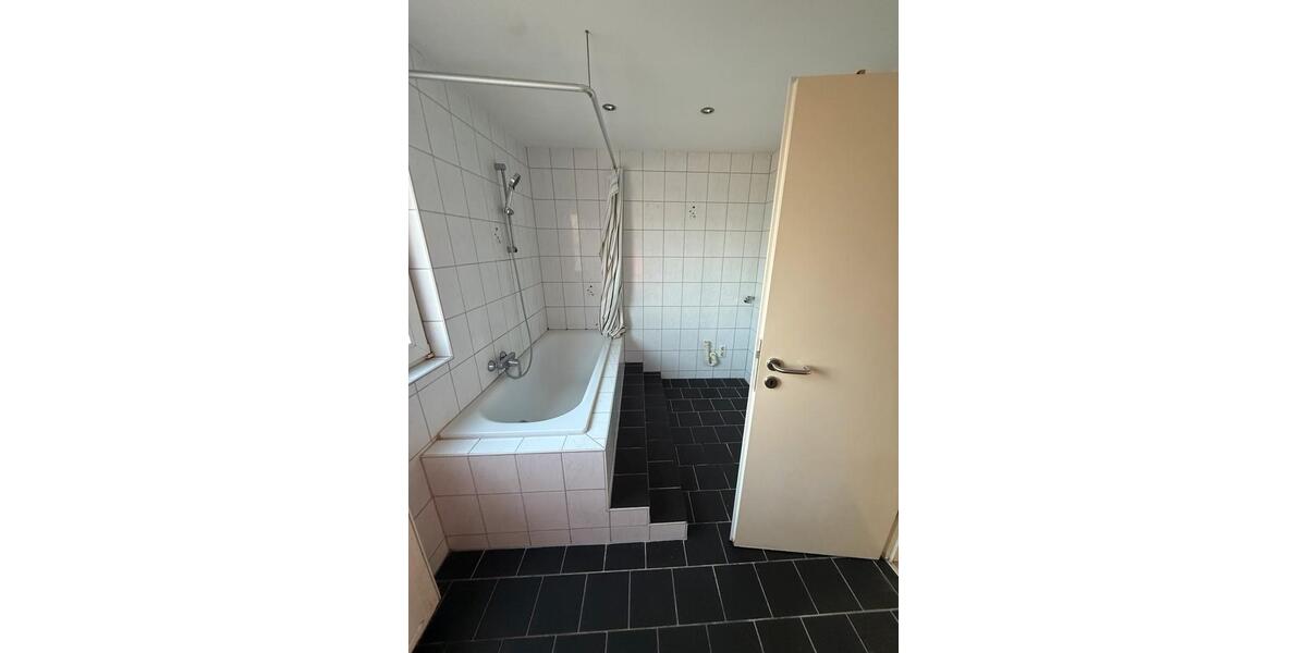 Dachgeschoßwohnung Essen Stadtbezirk V - 2 Zimmer, 70 m&sup2;, 750&euro; | Angebot:26301677