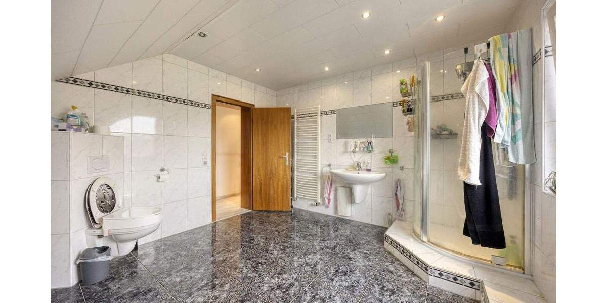 Etagenwohnung Castrop-Rauxel Frohlinde - 5 Zimmer, 176 m&sup2;, 340.000&euro; | Angebot:25301862