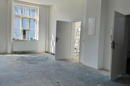 Großzügige 3-4 Zimmer Wohnung mit Balkon in Zentraler Lage 4 zimmer