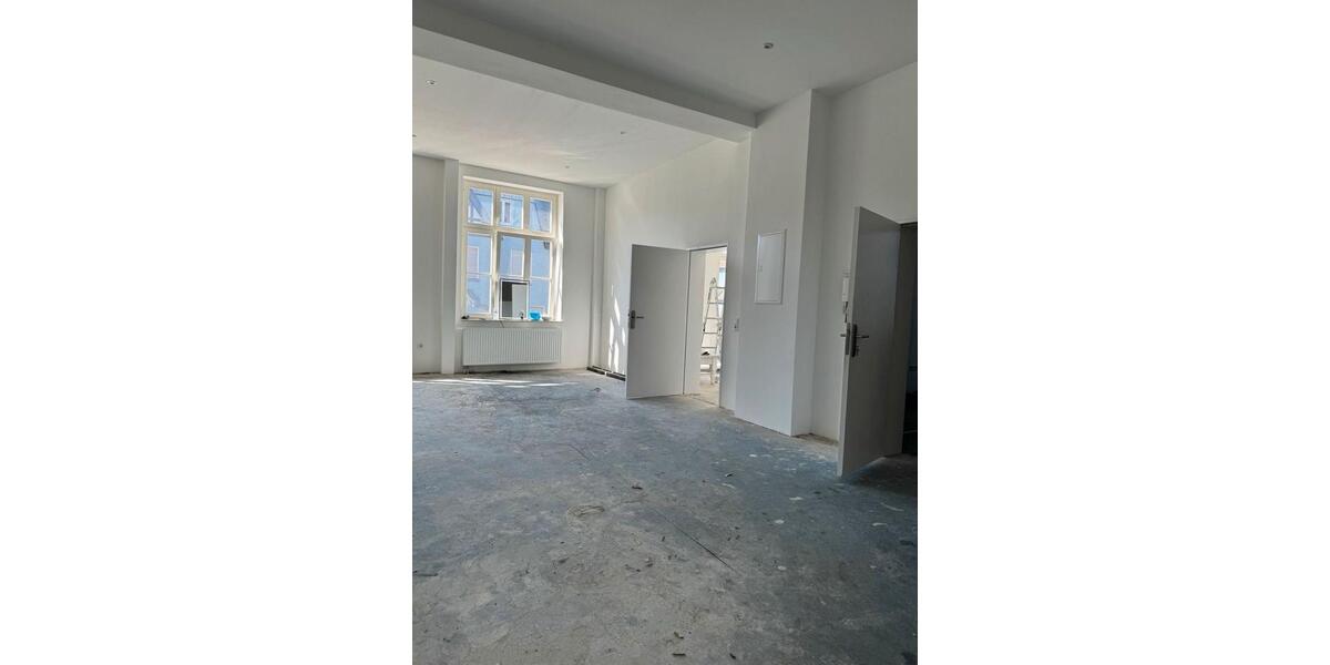 Großzügige 3-4 Zimmer Wohnung mit Balkon in Zentraler Lage 4 zimmer