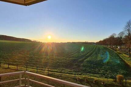 Attraktive 3-Zimmer-Wohnung mit großem Balkon & eigenem PKW-Stellplatz 3 zimmer