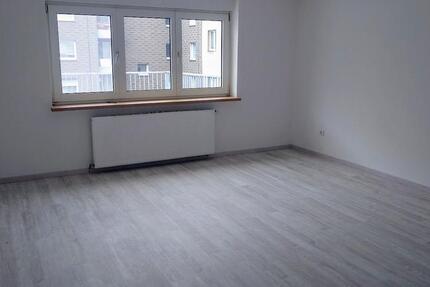 4 Zimmer großer Balkon 1.OG zimmer