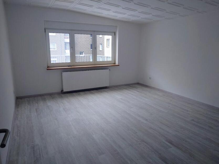 4 Zimmer großer Balkon 1.OG zimmer