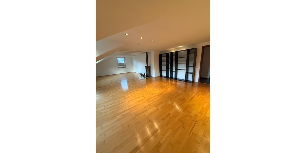 Dachgeschoßwohnung Oberhausen - 3.5 Zimmer, 80 m&sup2;, 660&euro; | Angebot:25143759