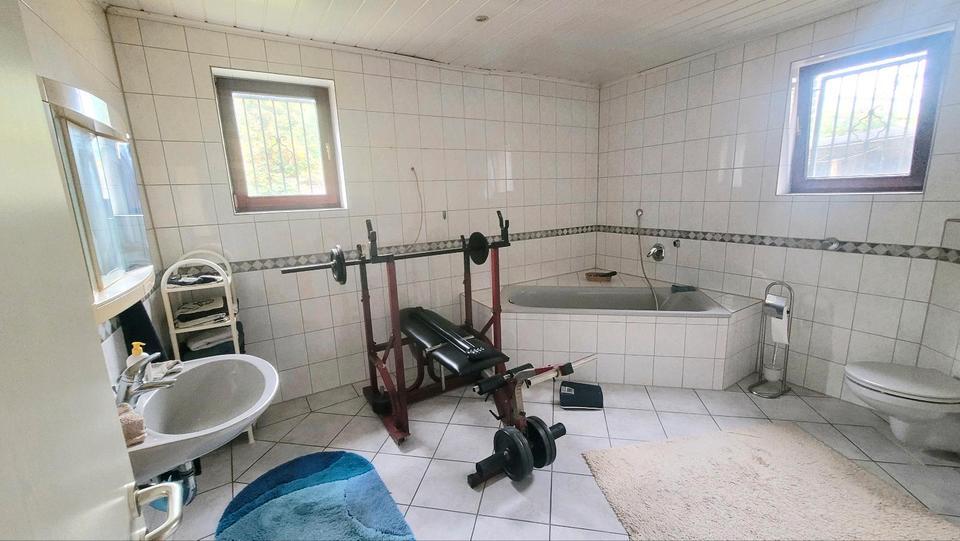 Freie 4 Zimmer EG Wohnung im Zweifamilienhaus + Dreifamilienhaus zimmer