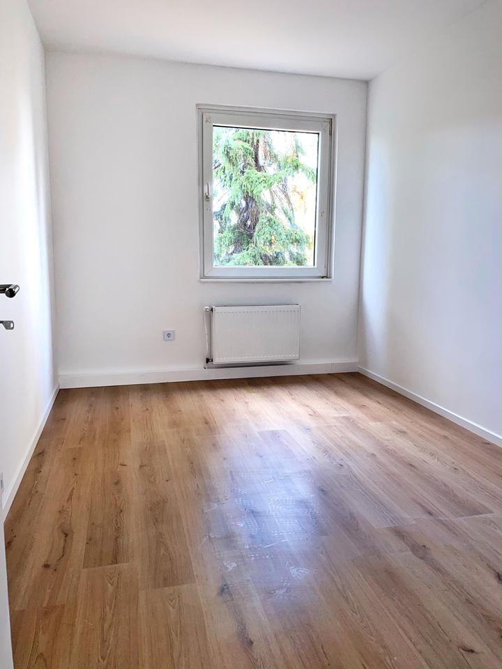Wunderschöne kernsanierte 2,5 Zimmer Wohnung große Küche Garten