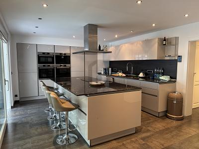 LUXURIÖSES TRAUMHAUS MIT POOL - Reihenendhaus Essen Stadtbezirk II | Angebot:25025216