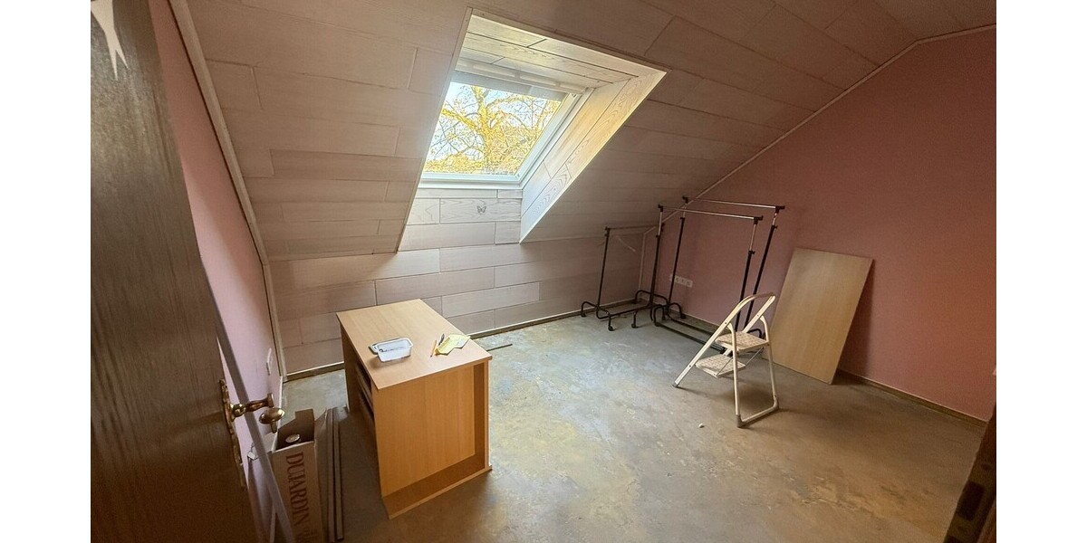 Freistehendes Zweifamilienhaus mit großem Garten in ruhiger Lage von Lünen 8 zimmer